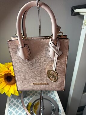 NWOT Michael Kors Mercer Extra Small Blush Pink Pebbled Leather Crossbody